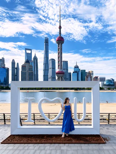 I♥U 立体字 — 三个字母，替一座城市把话说出来。
